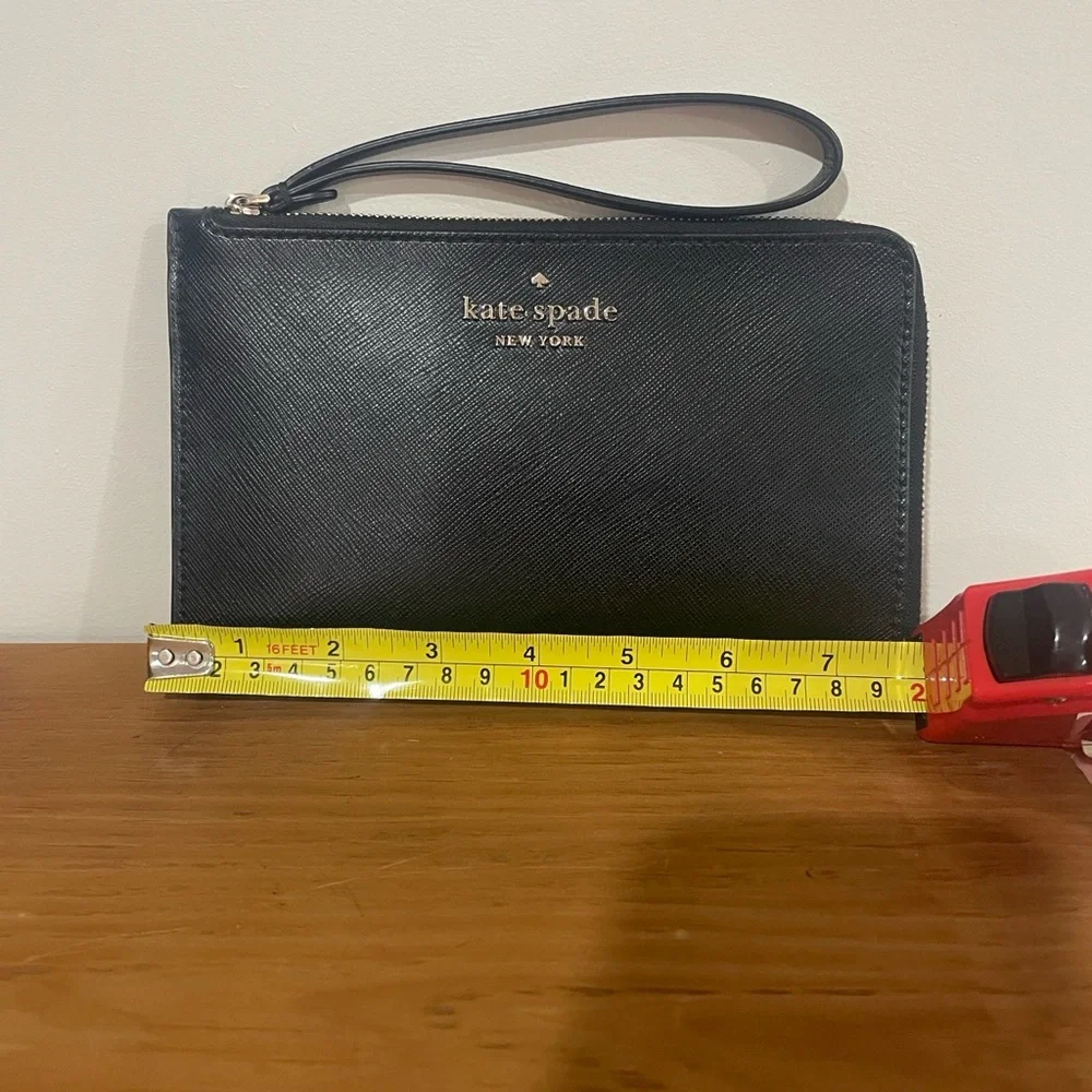💓Kate Spade Black Clutch Wristlet Wallet iPhone fits in it